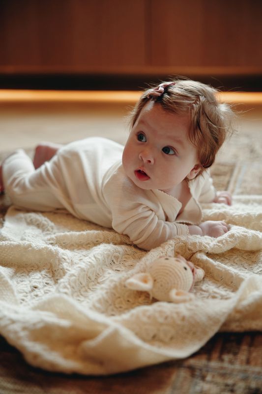 Vakke Ull Babydress, Varm Hvit - Gullkorn Design